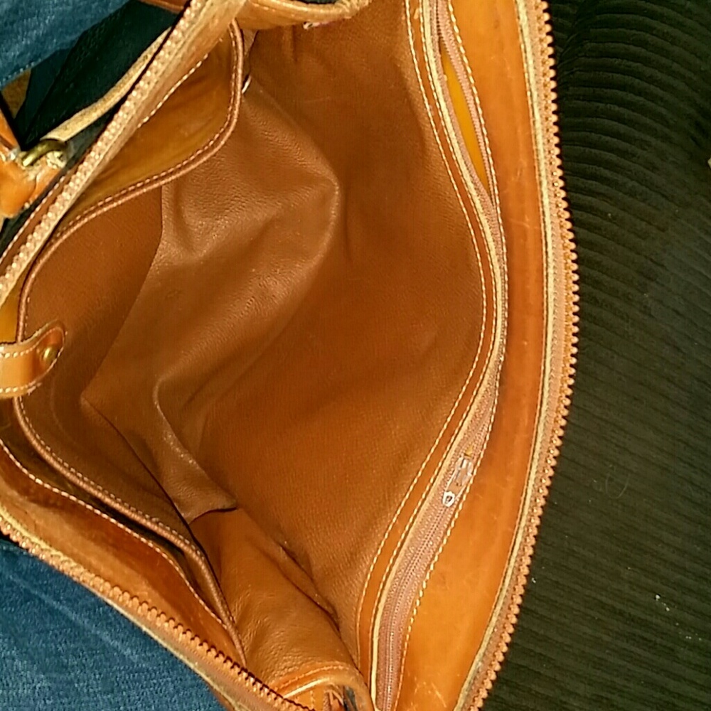Dooney and Bourke purse - Picture 5 of 6